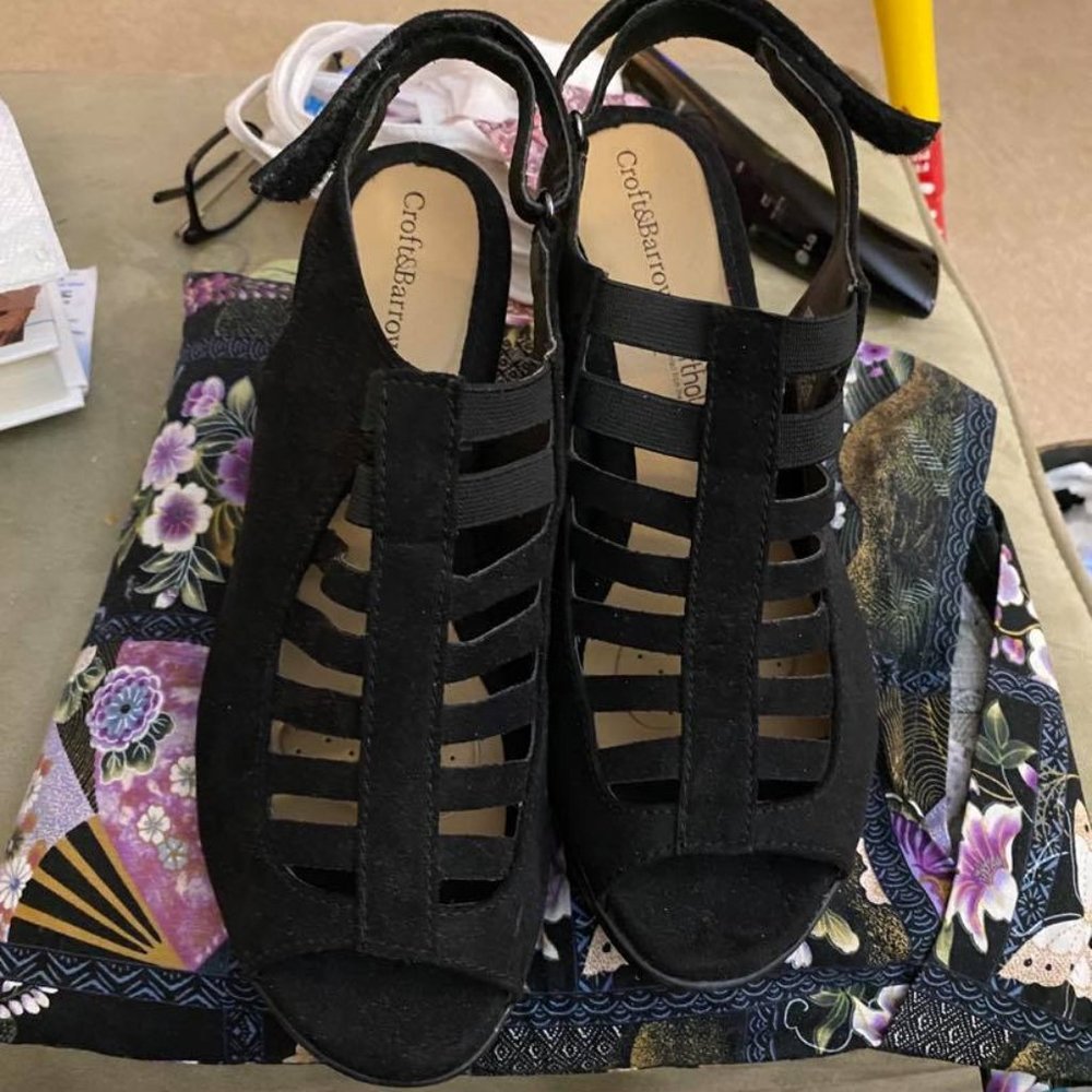 Women's shoes (Size 8M)